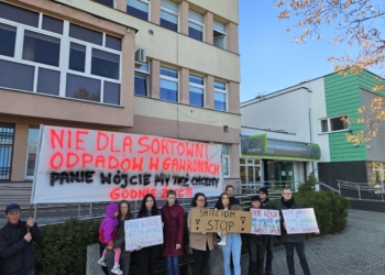 W Gawronach protestują przeciwko budowie sortowni śmieci, fot. A. Łużyński