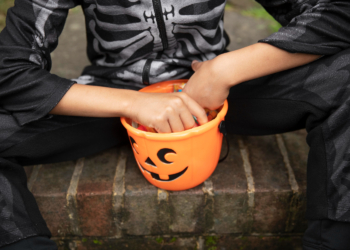 Zaklejone zamki przy Broniewskiego w Łodzi. Halloweenowy „psikus”?
