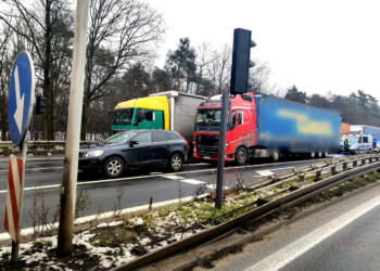 Miał dwa promile alkoholu i jechał bez uprawnień. Kierowcy tira z DK12 grożą 3 lata więzienia