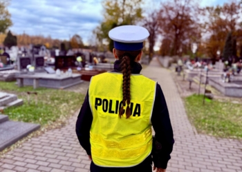 Policja ostrzega przed kradzieżami na cmentarzach. Radzi, jak się zabezpieczyć