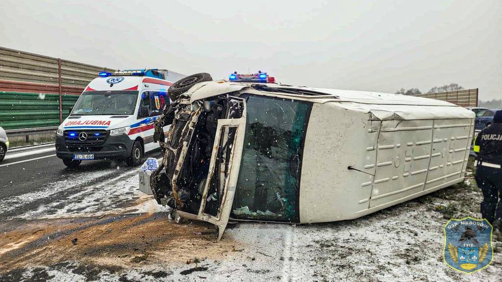 Wypadek na autostradzie A2. Kierowca był poszukiwany przez policję