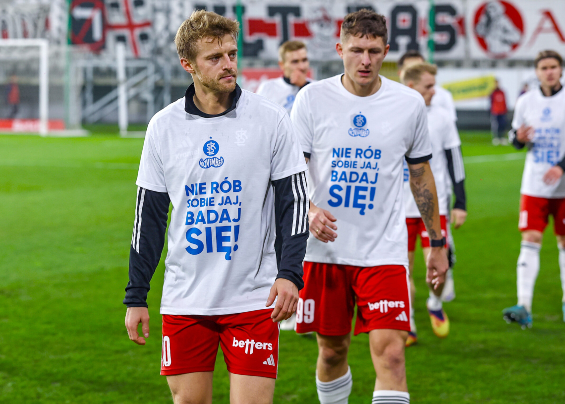 Piłkarze i trenerzy ŁKS-u zachęcają do badań w ramach Movember. "Szybko, sprawnie i bezboleśnie"