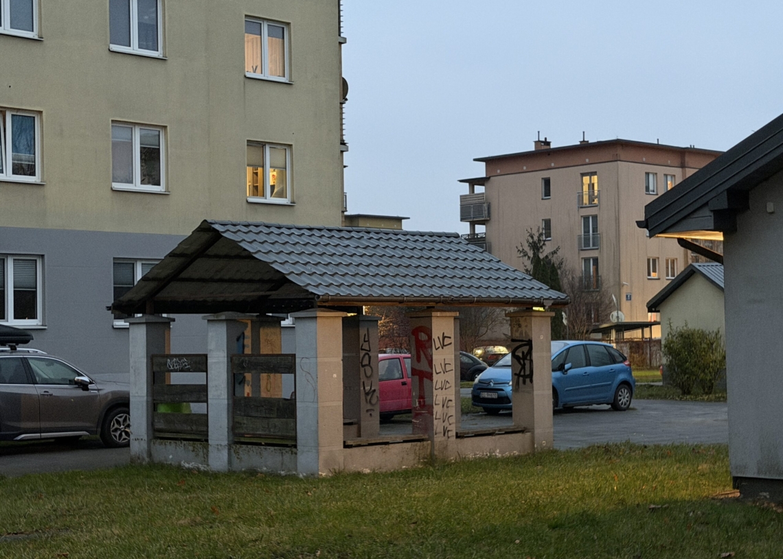 Mieszkańcy Olechowa nie mogą wykupić swoich mieszkań. Powodem mają być... zgubione dokumenty