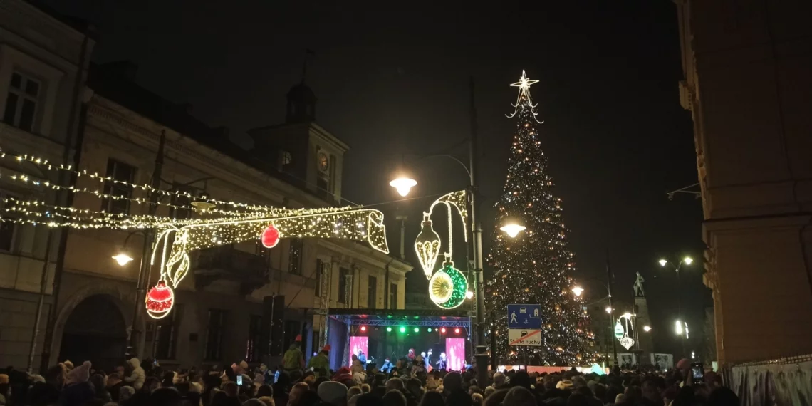 Wiadomo, kto włączy światła na łódzkiej choince na placu Wolności. Wspomoże tym samym podopiecznych Fundacji Gajusz