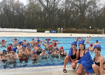 Sezon morsowania w Łodzi rozpoczęty! Aquapark Fala pełen miłośników zimnych kąpieli [ZDJĘCIA]
