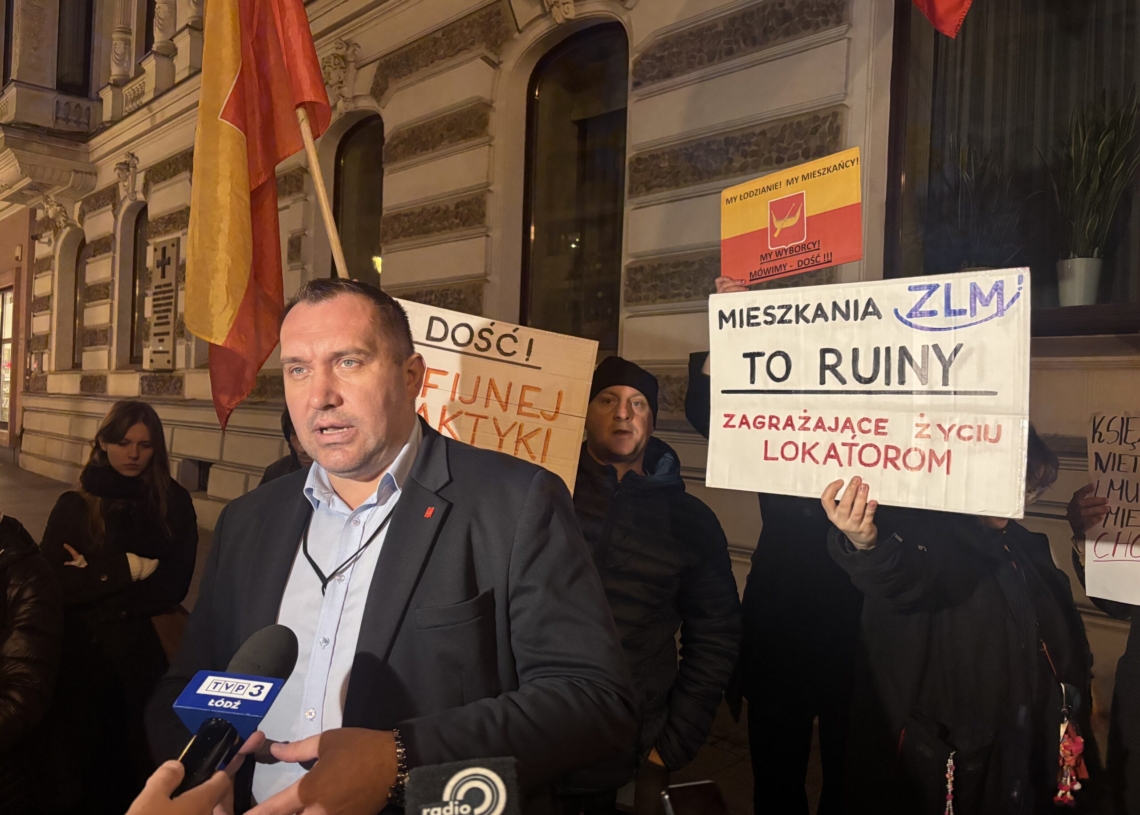 Protest Łódzkiego Stowarzyszenia Lokatorów pod magistratem. Domagają się lepszej sytuacji mieszkaniowej