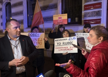 Protest Łódzkiego Stowarzyszenia Lokatorów pod magistratem. Domagają się lepszej sytuacji mieszkaniowej
