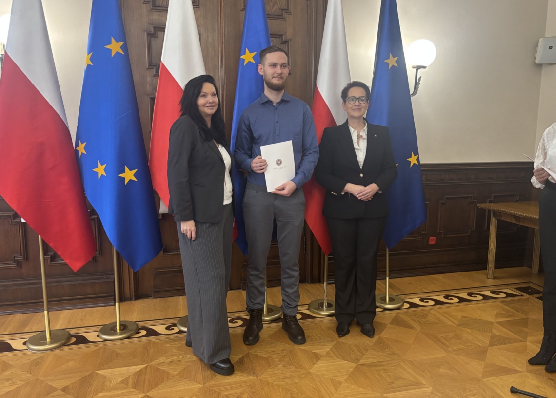 Nowi pracownicy łódzkiej służby cywilnej. 30 osób ukończyło służbę przygotowawczą