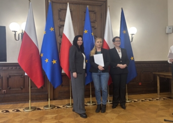 Nowi pracownicy łódzkiej służby cywilnej. 30 osób ukończyło służbę przygotowawczą