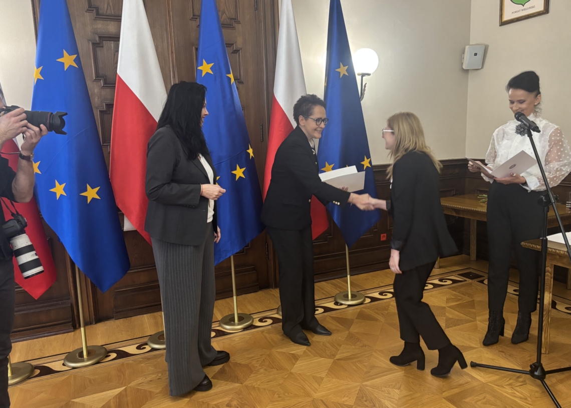Nowi pracownicy łódzkiej służby cywilnej. 30 osób ukończyło służbę przygotowawczą