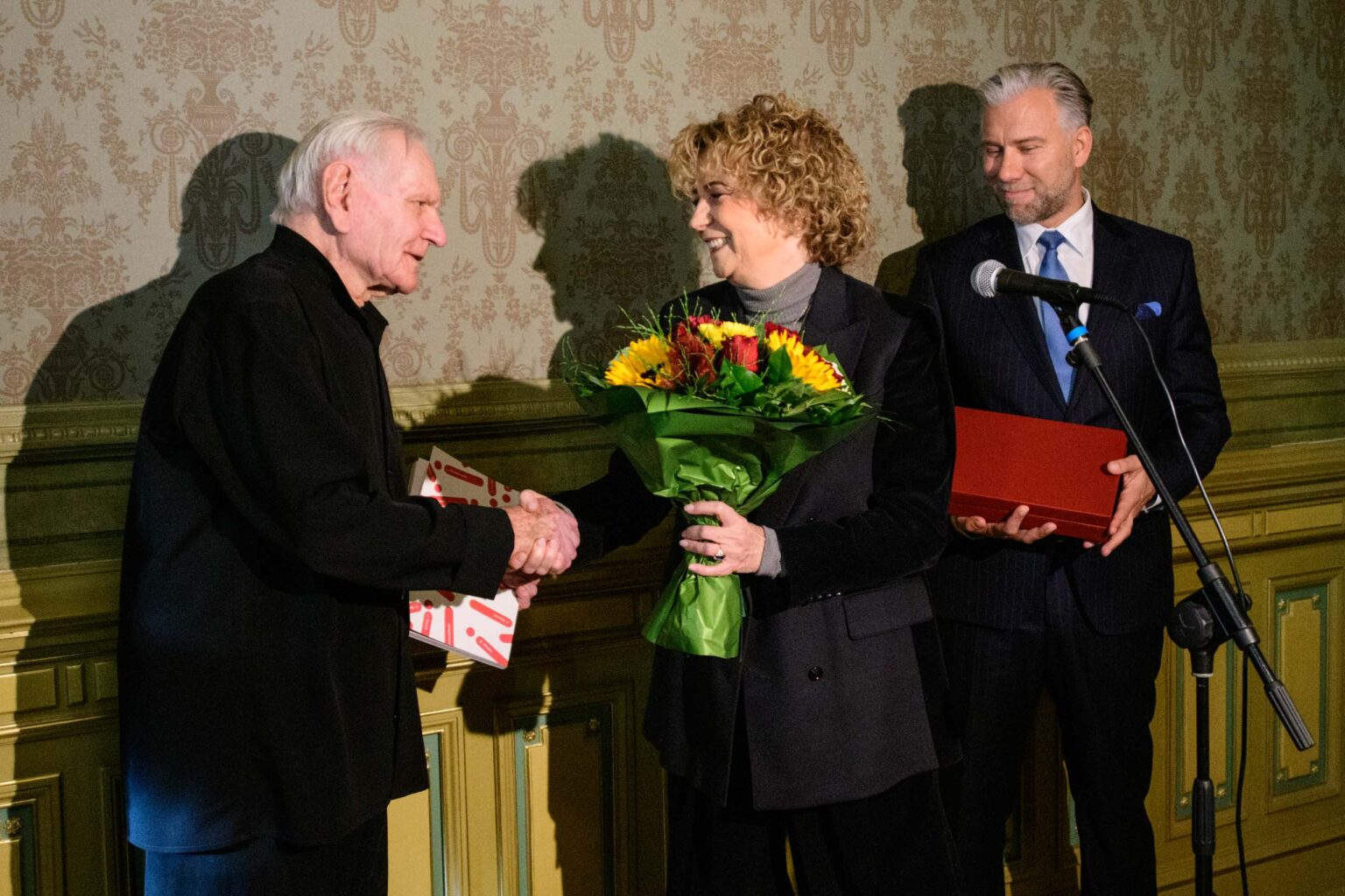 Józef Robakowski honorowym obywatelem miasta Łodzi fot Sebastian Szwajkowski Jozef Robakowski honorowym obywatelem miasta Lodzi fot Sebastian Szwajkowski