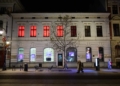 W całej Polsce budynki rozbłysły na czerwono, fot. S. Szwajkowski