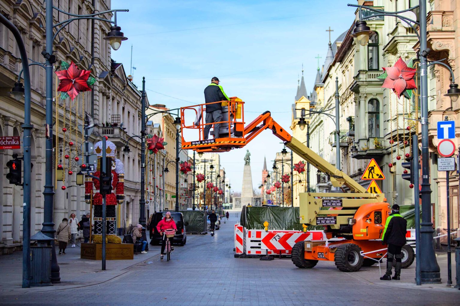 Nowa iluminacja na ul Piotrkowskiej fot Sebastian Szwajkowski 6 1