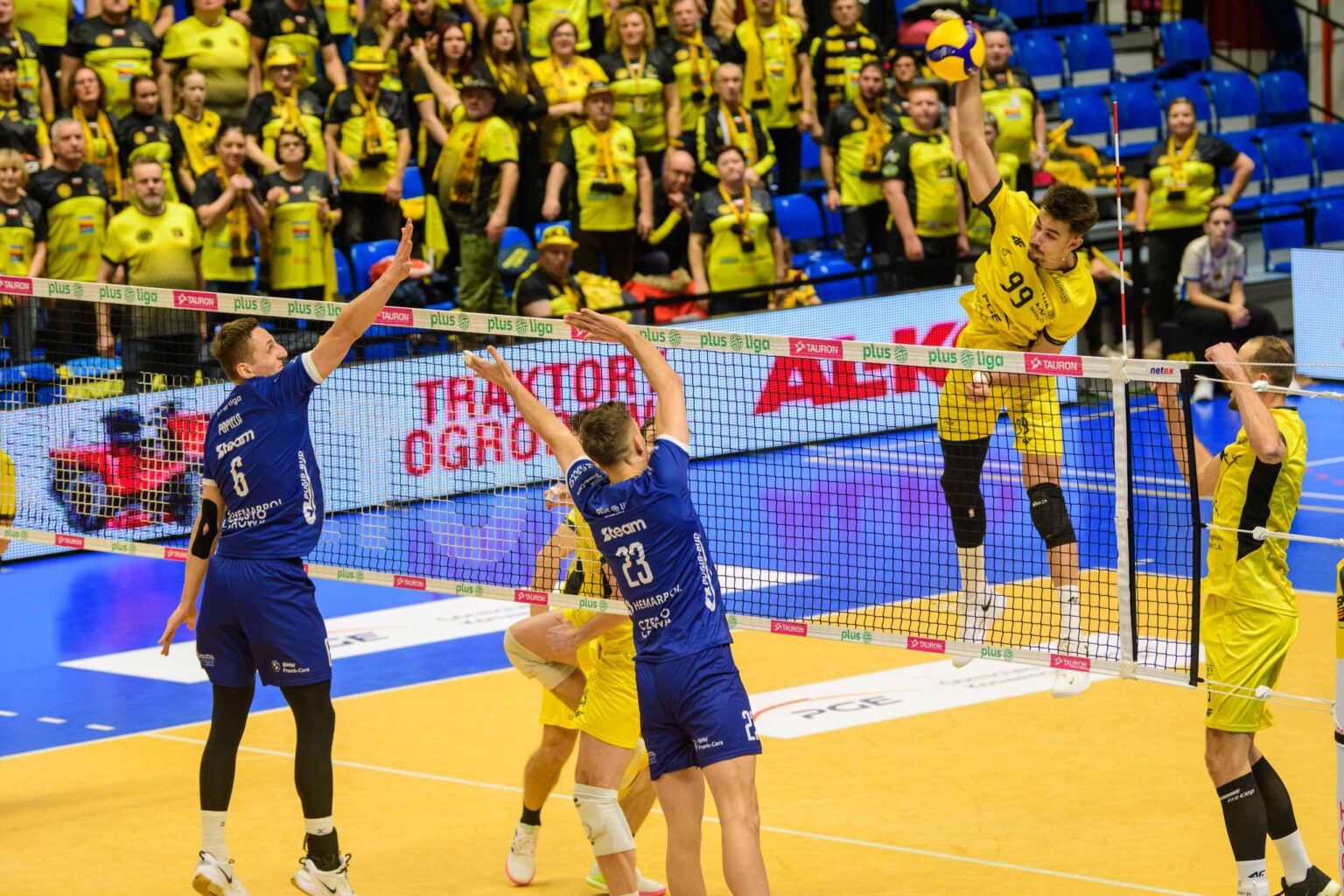 PGE Skra Bełchatów vs Hemarpol Politechnika Częstochowa fot Sebastian Szwajkowski_4 PGE Skra Belchatow vs Hemarpol Politechnika Czestochowa fot Sebastian Szwajkowski 4