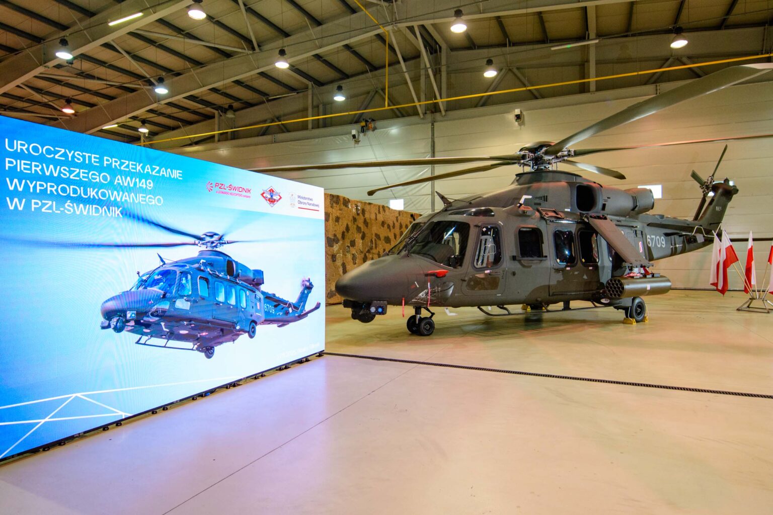 Pierwszy polski AW149 w bazie w Glinniku fot Sebastian Szwajkowski