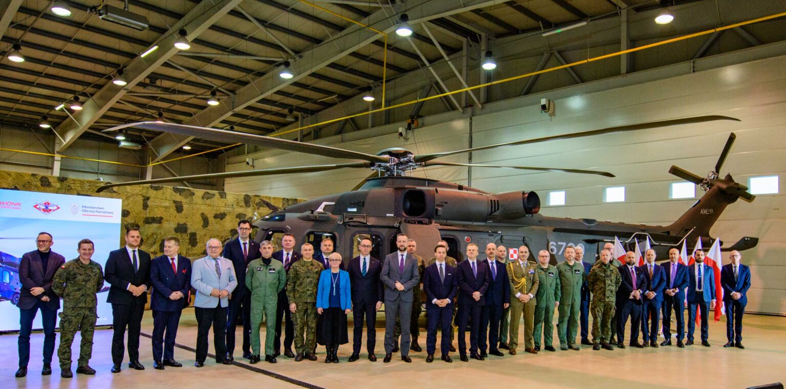 Pierwszy polski AW149 w bazie w Glinniku fot Sebastian Szwajkowski_13 Pierwszy polski AW149 w bazie w Glinniku fot Sebastian Szwajkowski 13
