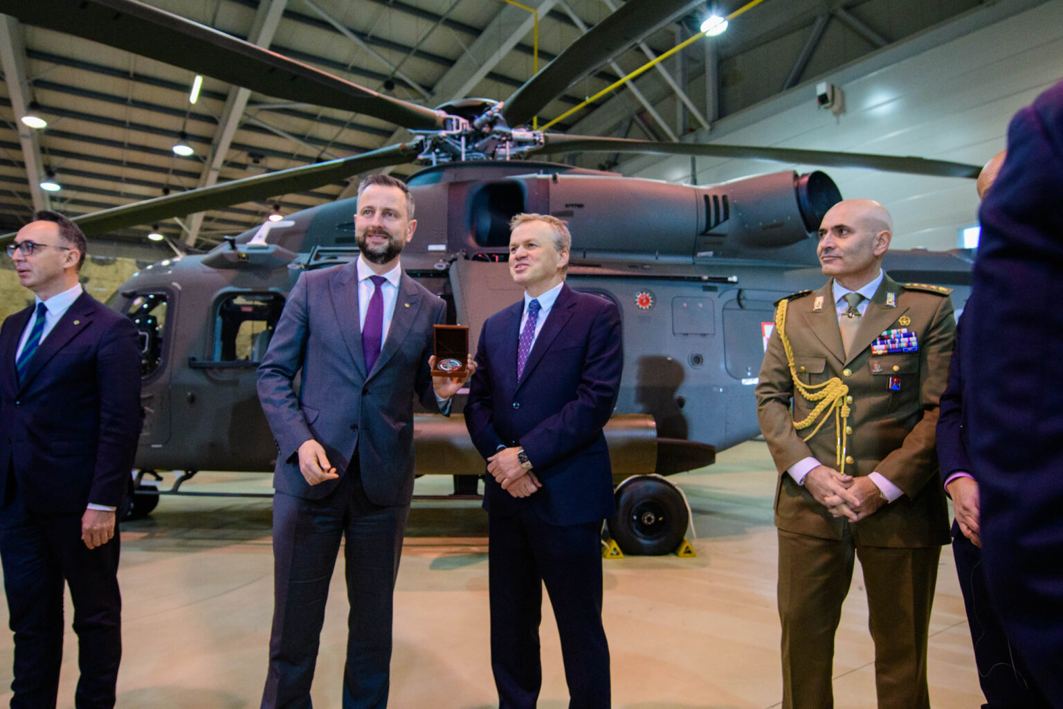 Pierwszy polski AW149 w bazie w Glinniku fot Sebastian Szwajkowski 15