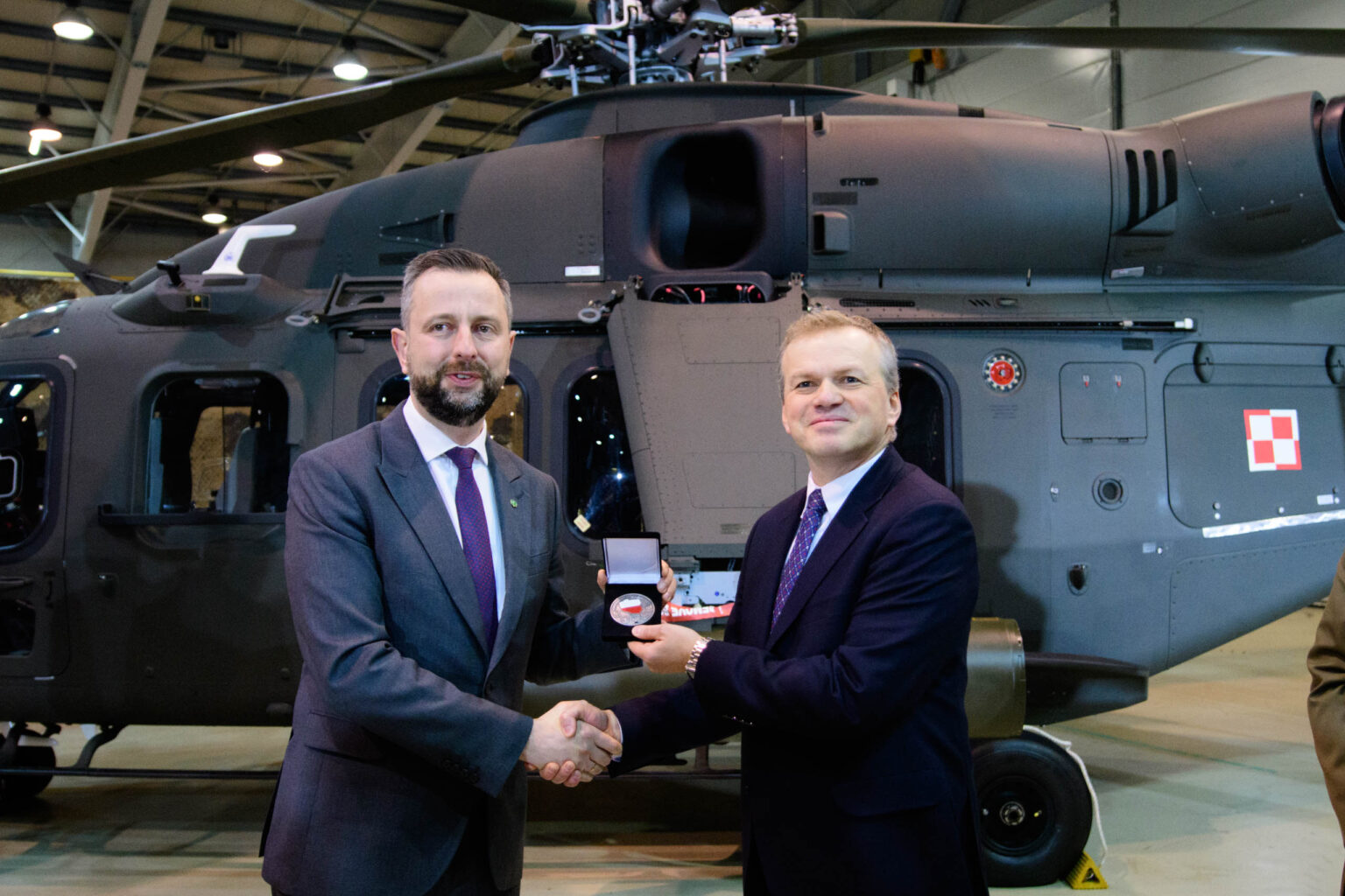 Pierwszy polski AW149 w bazie w Glinniku fot Sebastian Szwajkowski 17