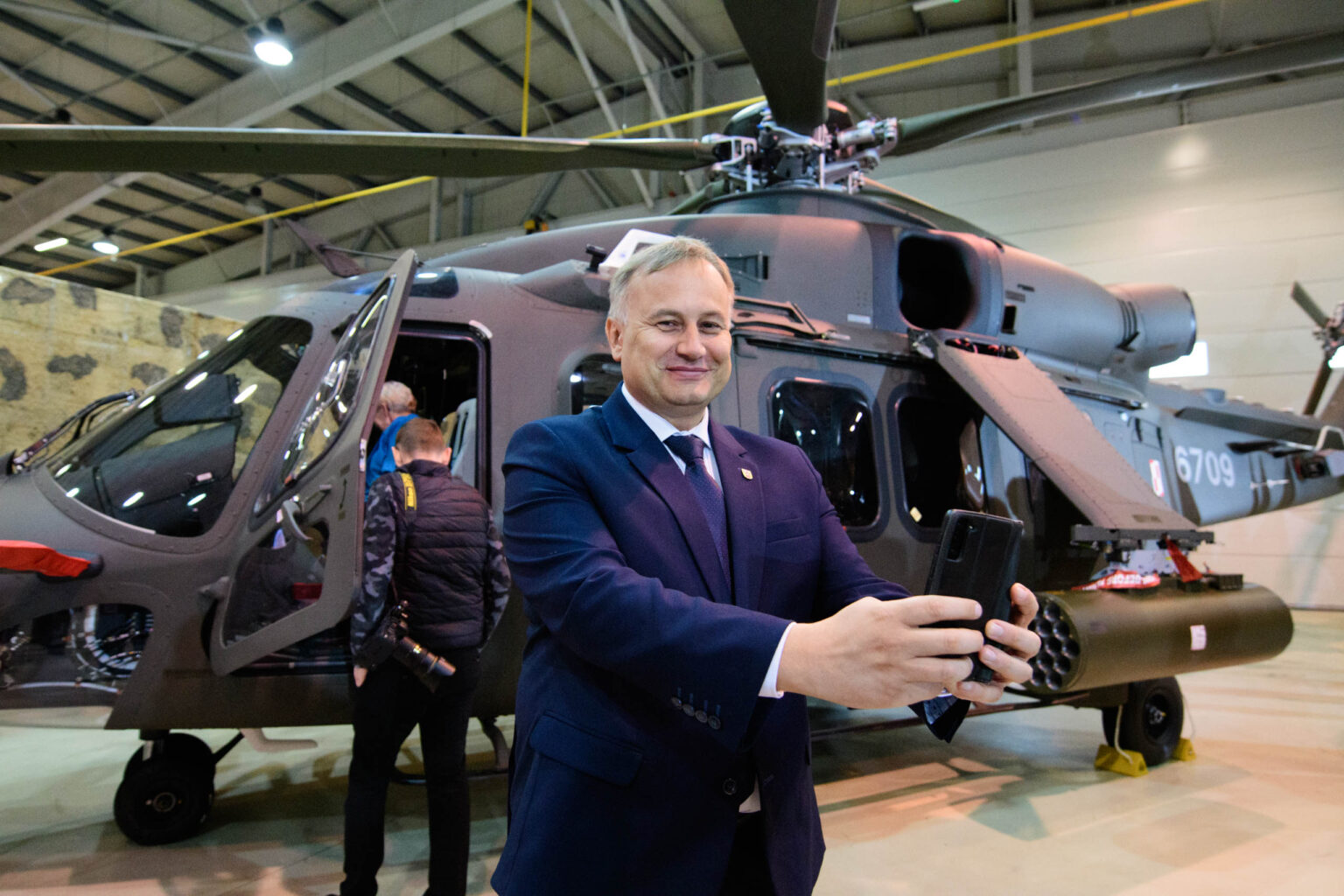 Pierwszy polski AW149 w bazie w Glinniku fot Sebastian Szwajkowski 19