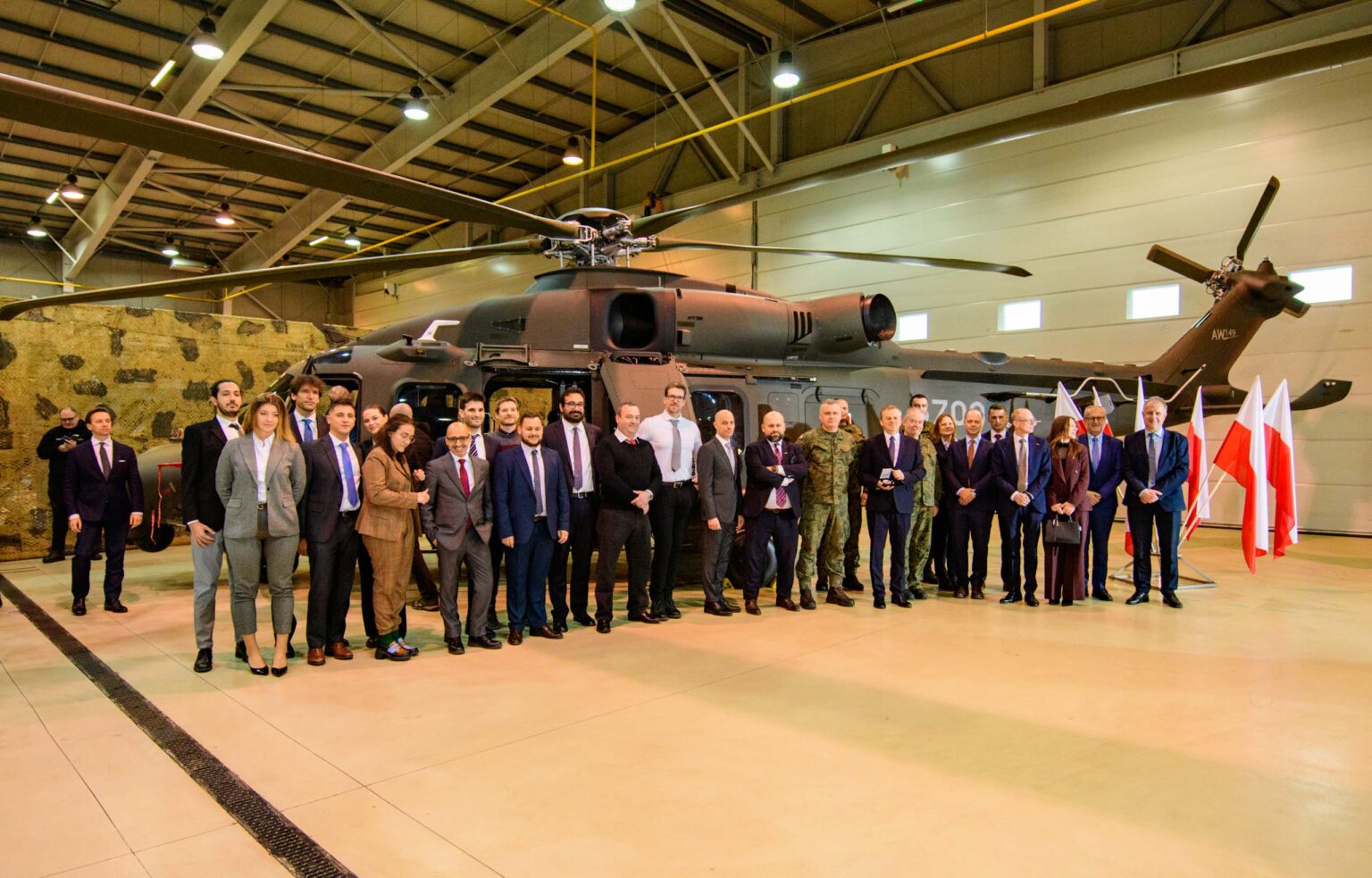 Pierwszy polski AW149 w bazie w Glinniku fot Sebastian Szwajkowski 23