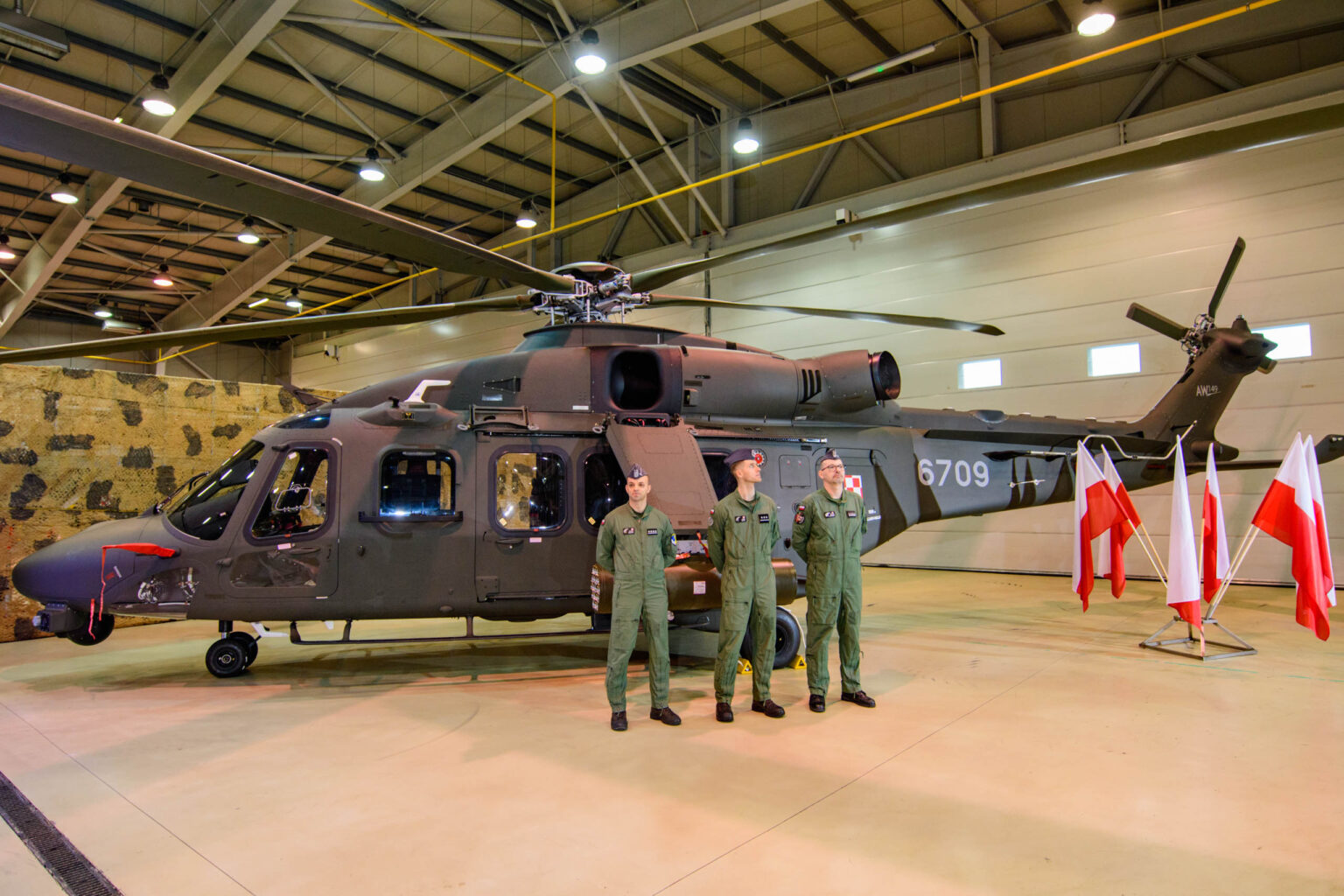 Pierwszy polski AW149 w bazie w Glinniku fot Sebastian Szwajkowski 3