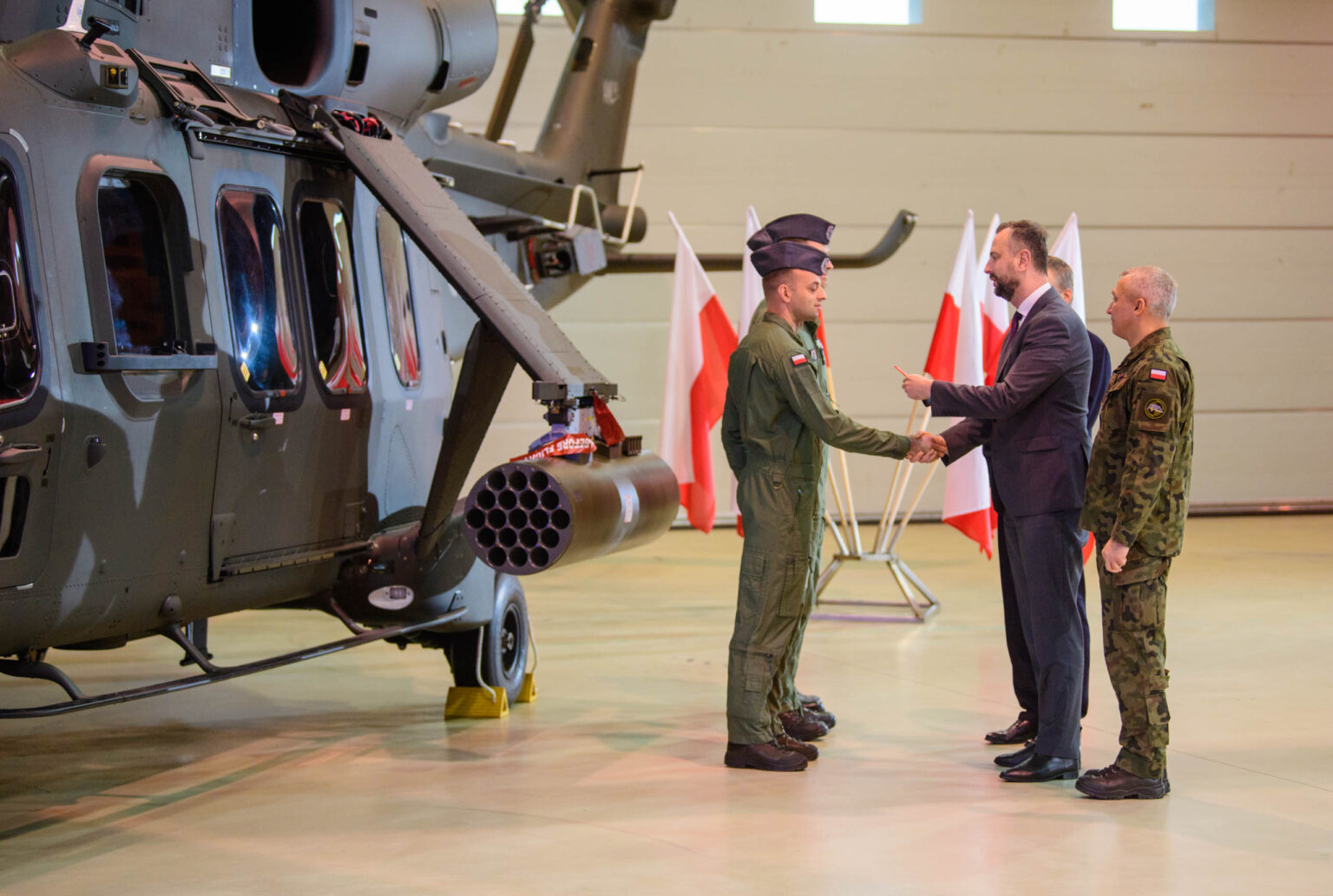 Pierwszy polski AW149 w bazie w Glinniku fot Sebastian Szwajkowski 35