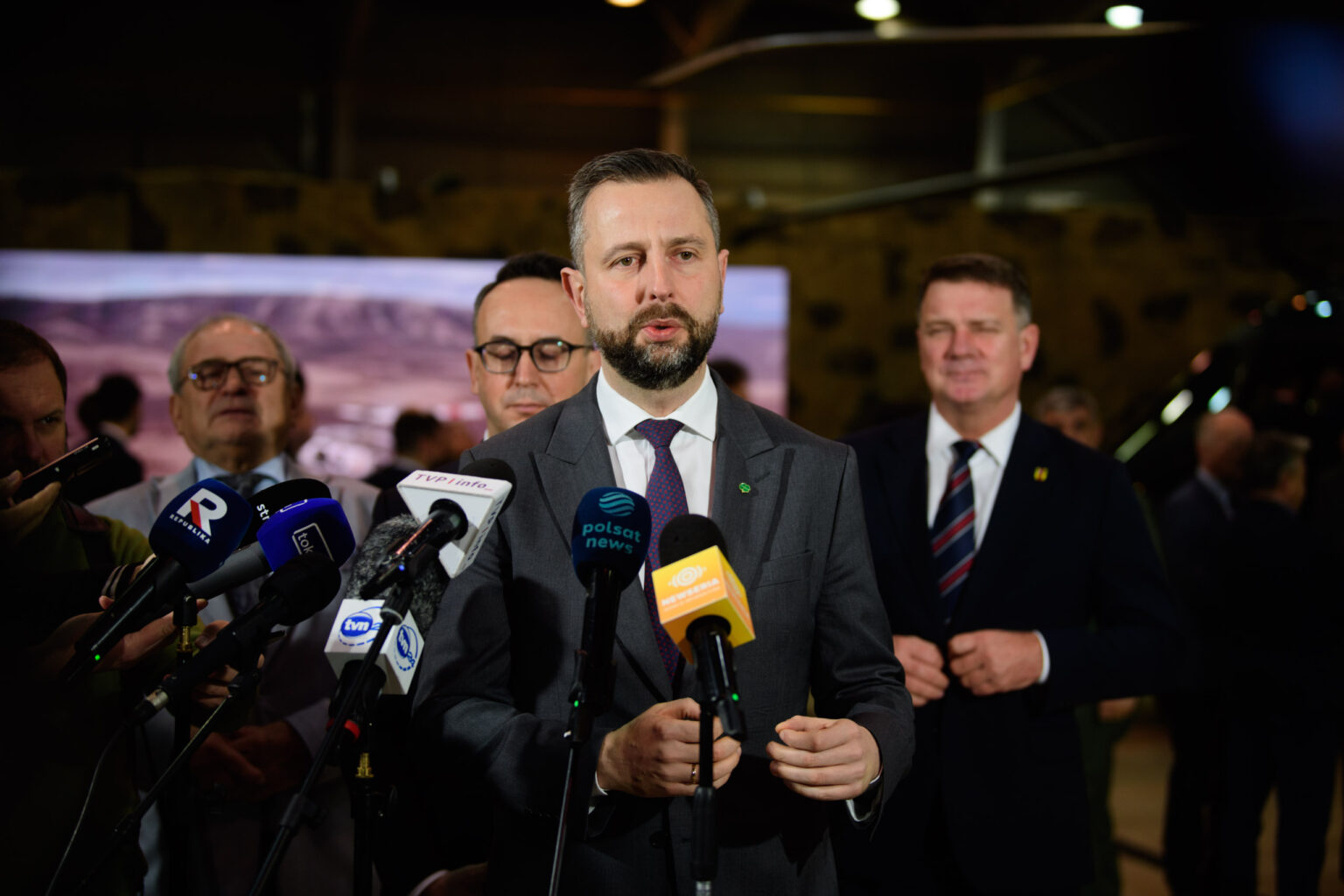 Pierwszy polski AW149 w bazie w Glinniku fot Sebastian Szwajkowski 42