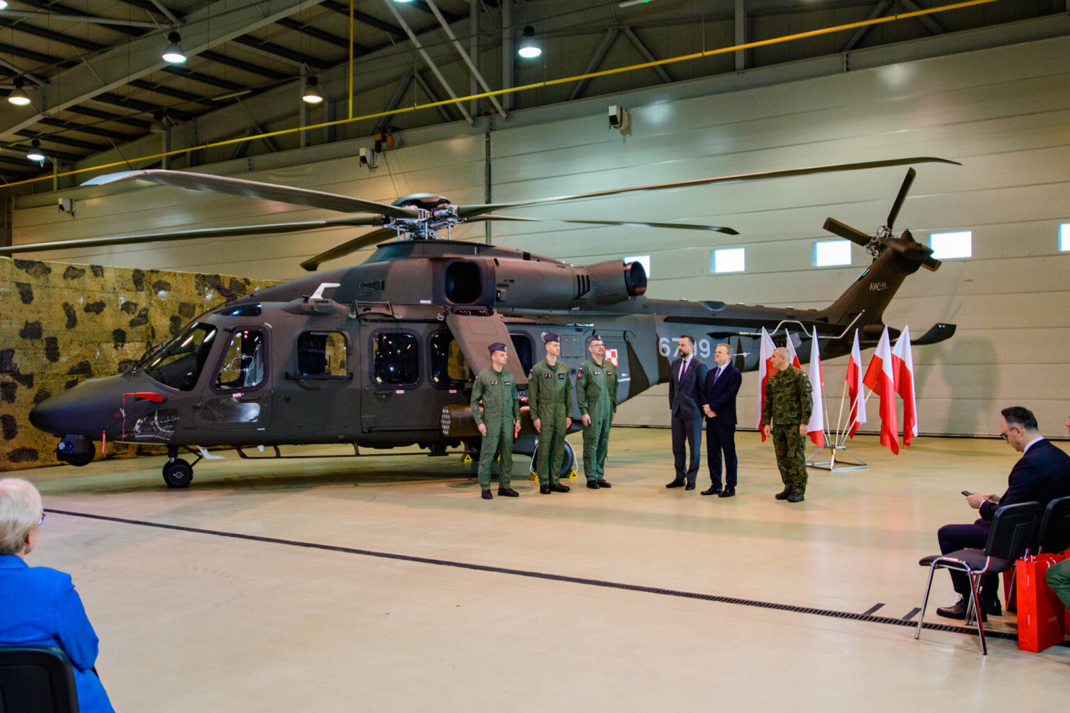 Pierwszy polski AW149 w bazie w Glinniku fot Sebastian Szwajkowski 6
