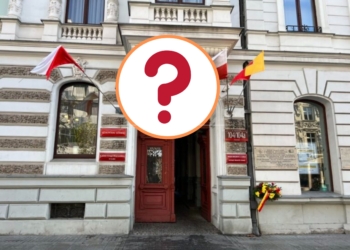 Tuż przed Świętem Niepodległości nie załatwimy sprawy w większości urzędów. "Pracownicy odbierają dzień wolny"