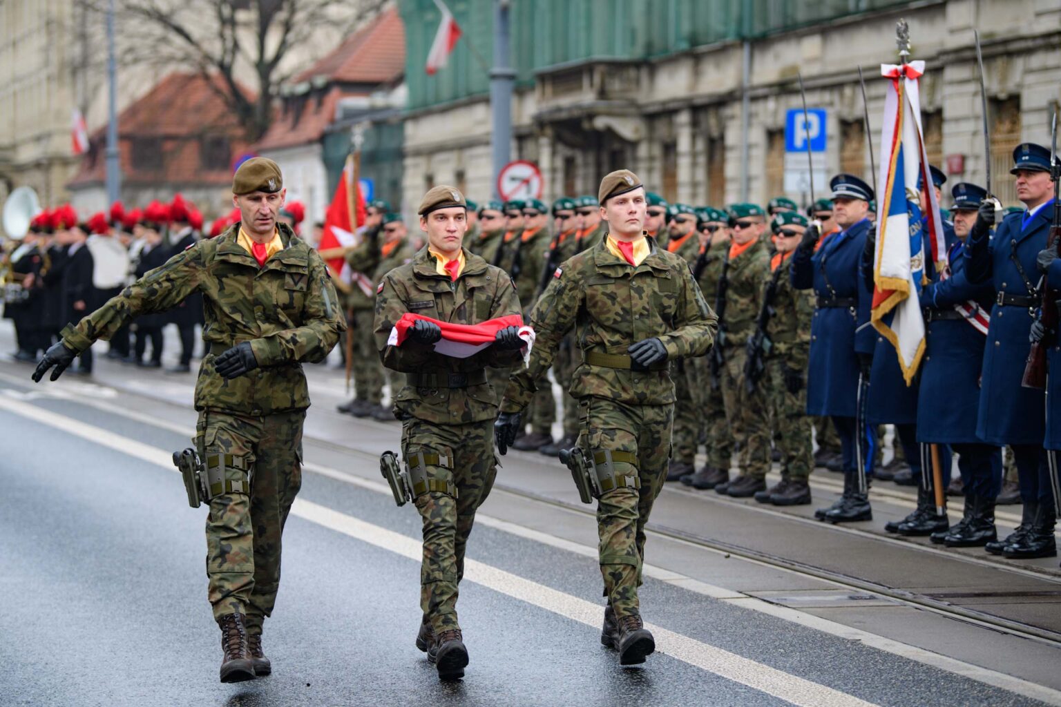 Swieto Niepodleglosci uroczystosci pod katedra fot Sebastian Szwajkowski 17