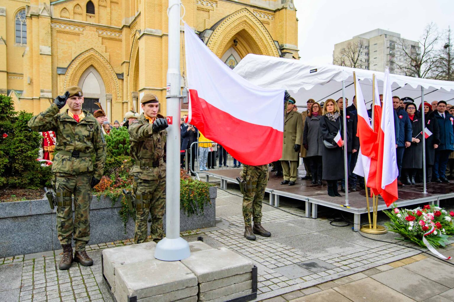 Swieto Niepodleglosci uroczystosci pod katedra fot Sebastian Szwajkowski 2