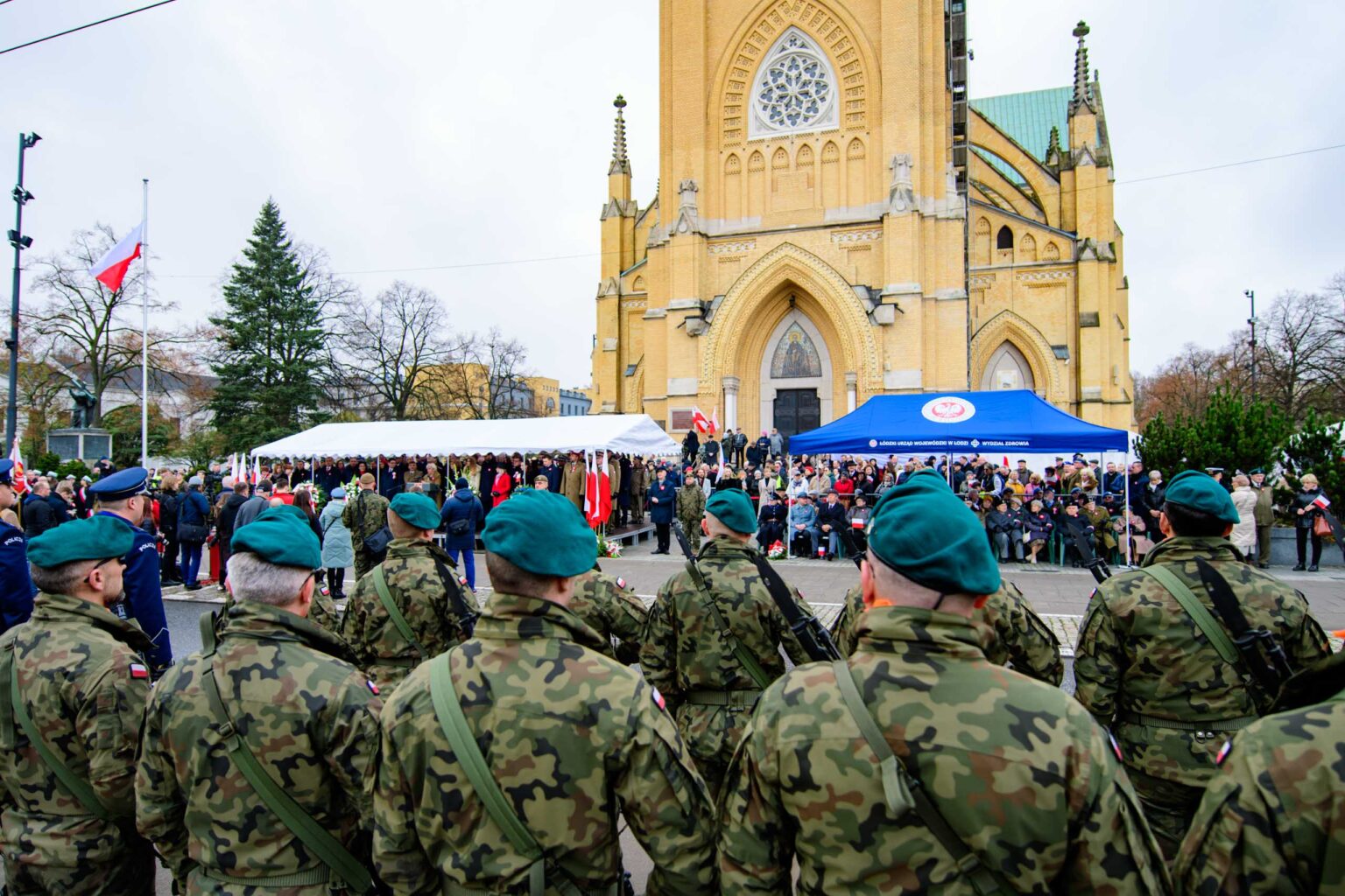 Swieto Niepodleglosci uroczystosci pod katedra fot Sebastian Szwajkowski 4