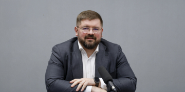 Atom dla Łodzi i kontrole plecaków w szkołach. Tomasz Rzymkowski gościem Radia Łódź