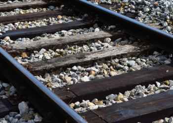 Pociąg zatrzymał się 150 metrów przed drezyną. O krok od tragedii w Piotrkowie Trybunalskim