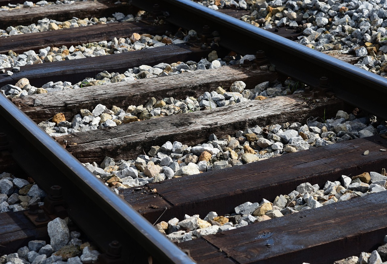 Pociąg zatrzymał się 150 metrów przed drezyną. O krok od tragedii w Piotrkowie Trybunalskim