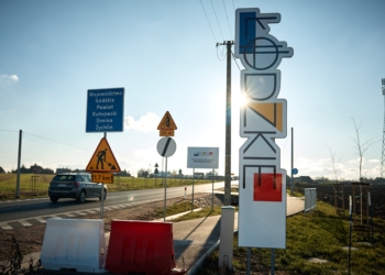 Zmodernizowana droga w Żychlinie. Szersza jezdnia i bezpieczniejsze skrzyżowania