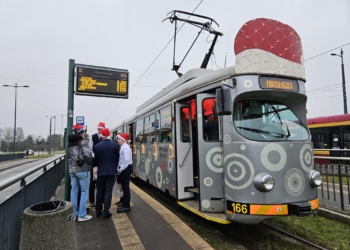 Mikołajki w Łodzi 2025. Świąteczny tramwaj i wyjątkowa atmosfera na ulicach