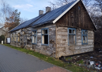 Zduńska Wola: strażnicy miejscy sprawdzają pustostany w poszukiwaniu osób bezdomnych