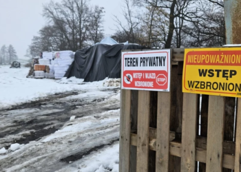 Nielegalne składowisko pod Błaszkami. Uprzątnięciem odpadów ma się zająć... gmina