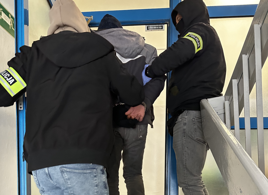 Zaatakowali obcokrajowców i grozili im śmiercią. Trafili do aresztu