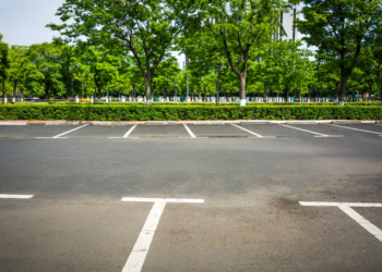 Problem z parkingami w Sieradzu. Mieszkańcy od lat czekają na rozwiązanie