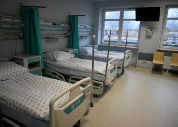 Modernizacja oddziału chorób wewnętrznych w zduńskowolskim szpitalu. Nowe sale, łózka i sprzęt