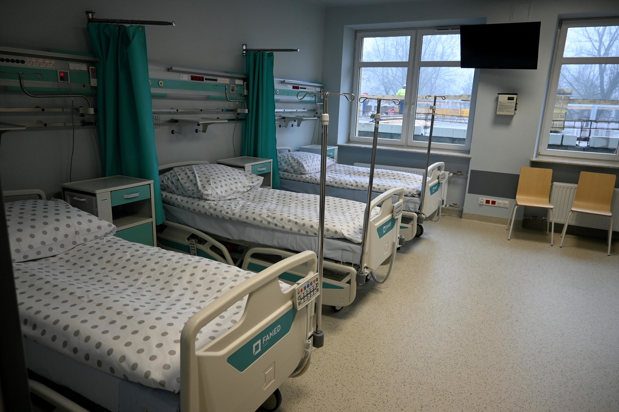 Modernizacja oddziału chorób wewnętrznych w zduńskowolskim szpitalu. Nowe sale, łózka i sprzęt