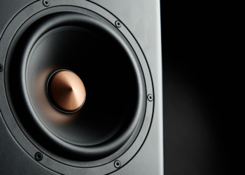 Nagłośnienie instalacyjne – jak dobrać system audio do różnych typów przestrzeni?