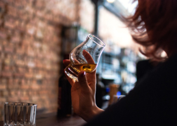 Nabite w butelkę. Alkoholizm kobiet