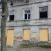 Pustostan przy Wiejskiej zabezpieczony. Piotrków reaguje na pożary i dzikie wysypisko