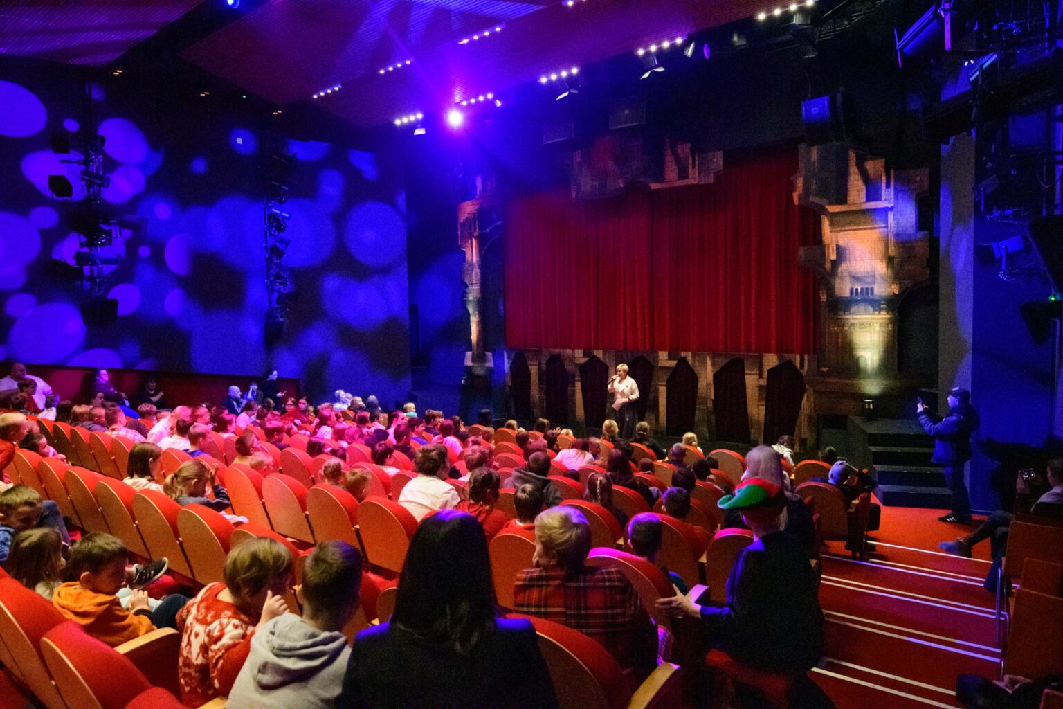 Gwiazdka Radia Lodz i przyjaciol w Teatrze Arlekin fot Sebastian Szwajkowski 19