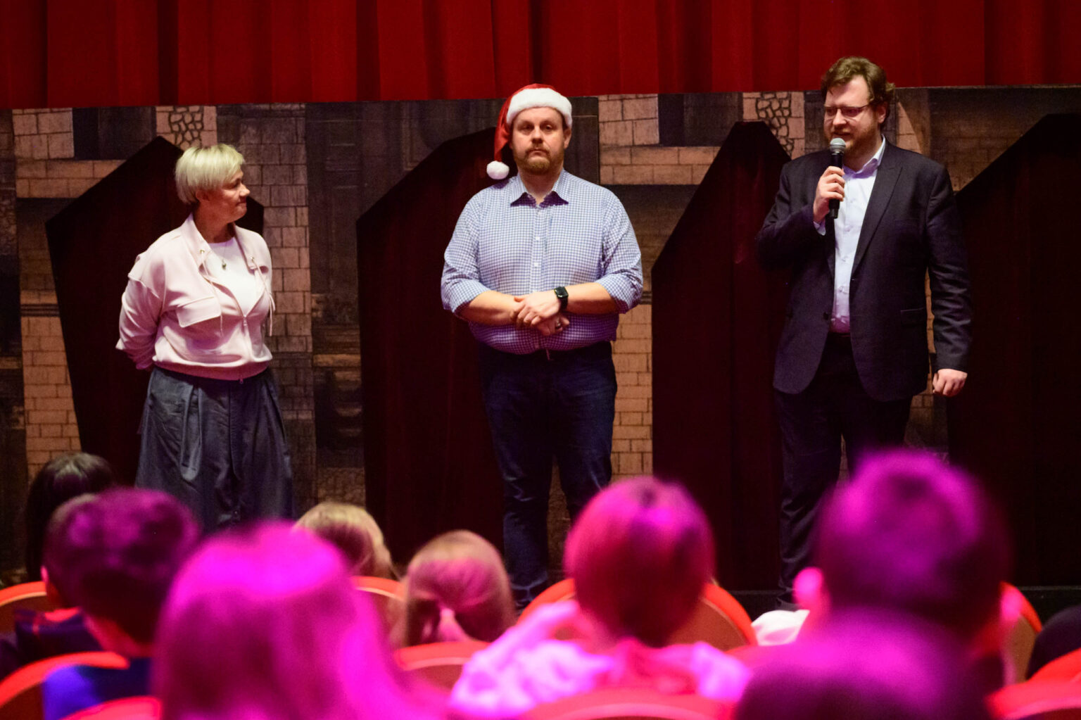 Gwiazdka Radia Lodz i przyjaciol w Teatrze Arlekin fot Sebastian Szwajkowski 4