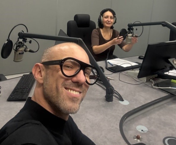 To jest temat. Opięte koszule i krawaty "na lewą stronę". Elegancja polityków [PODCAST]