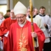 Kardynał Grzegorz Ryś odprawił ostatnią mszę dla wiernych. Pożegnanie w łódzkiej archikatedrze [ZDJĘCIA]